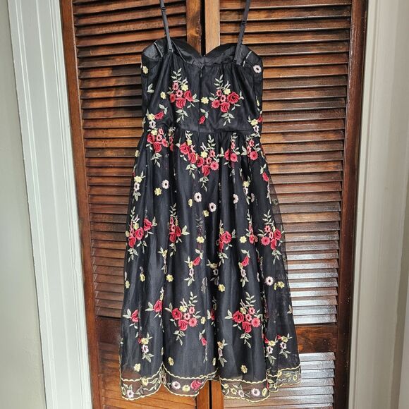 NWOT Chi Chi London Black Floral Embroidered Mesh Tulle Dress Detachable Straps - Picture 3 of 16